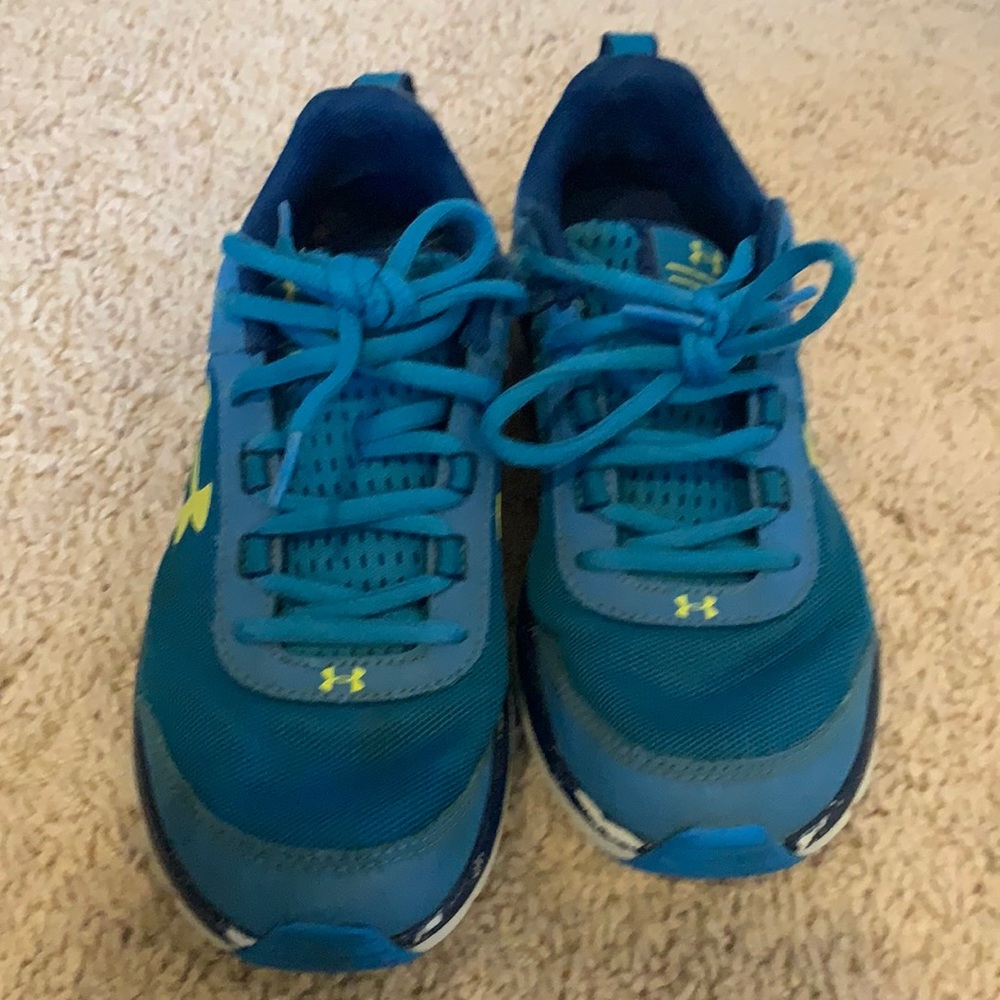Under armor kids tennis shoes